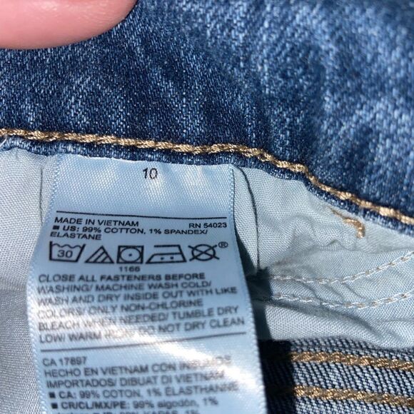 Distressed jean shorts - Picture 2 of 3